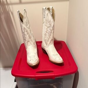 Idyllwind wheeler white boots